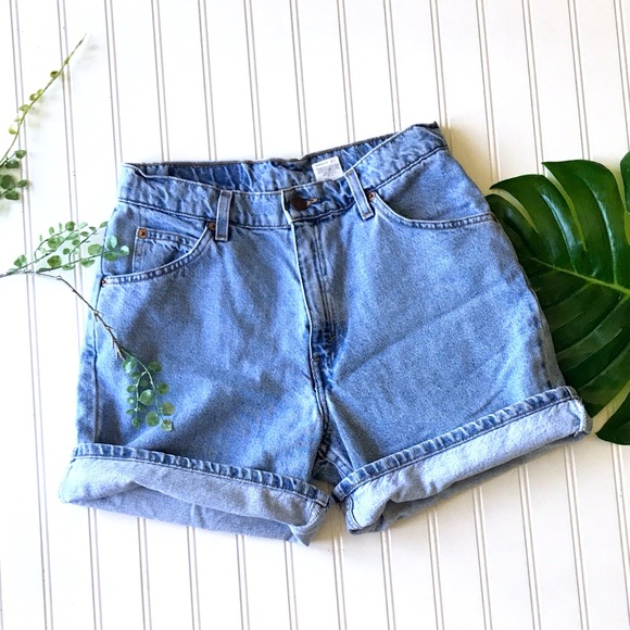 Vintage Levi’s 951 relaxed fit denim jean shorts